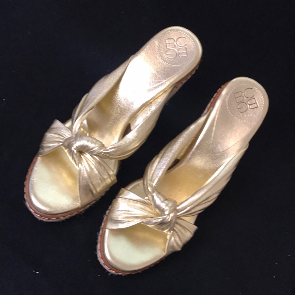 Bcbgenerations Metallic Gold Platform Wedges Size6 - image 2